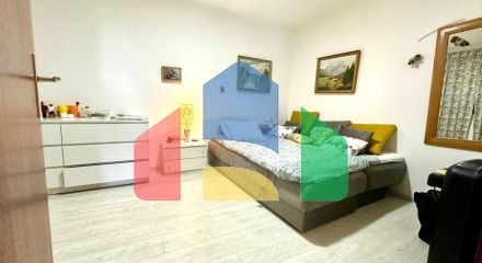 Дом в Сутоморе с 4 апартаментами и прекрасным панорамным видом.