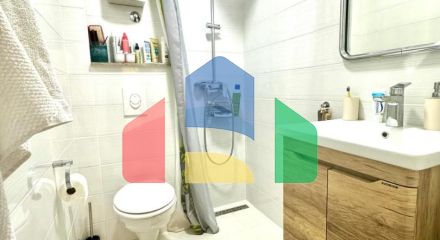 Дом в Сутоморе с 4 апартаментами и прекрасным панорамным видом.