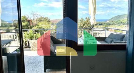 Дом в Сутоморе с 4 апартаментами и прекрасным панорамным видом.