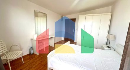 Дом в Сутоморе с 4 апартаментами и прекрасным панорамным видом.