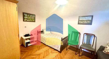 Дом в Сутоморе с 4 апартаментами и прекрасным панорамным видом.