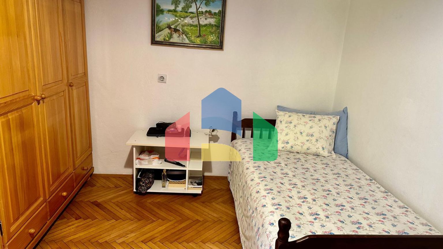 Дом в Сутоморе с 4 апартаментами и прекрасным панорамным видом.