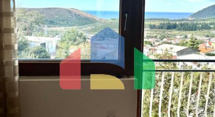 Дом в Сутоморе с 4 апартаментами и прекрасным панорамным видом.