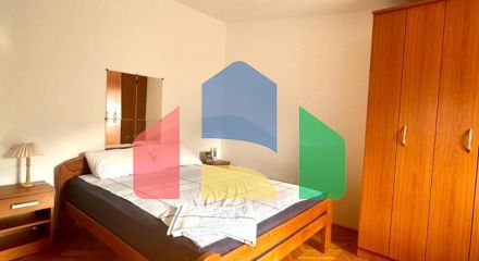 Дом в Сутоморе с 4 апартаментами и прекрасным панорамным видом.