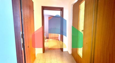 Дом в Сутоморе с 4 апартаментами и прекрасным панорамным видом.