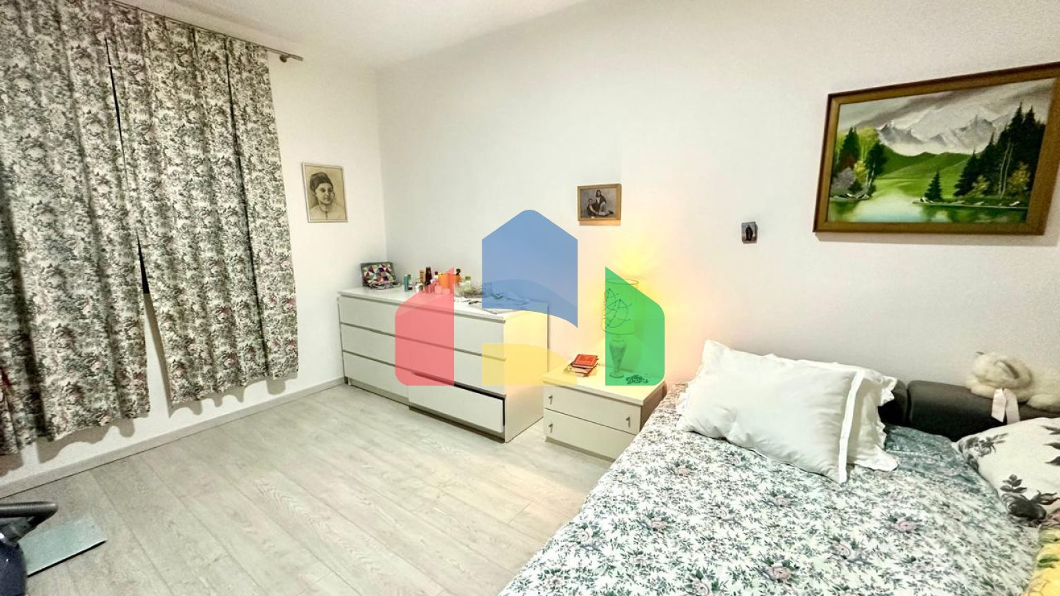 Дом в Сутоморе с 4 апартаментами и прекрасным панорамным видом.