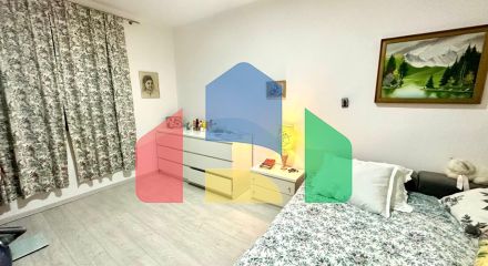 Дом в Сутоморе с 4 апартаментами и прекрасным панорамным видом.