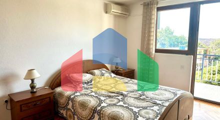 Дом в Сутоморе с 4 апартаментами и прекрасным панорамным видом.