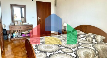 Дом в Сутоморе с 4 апартаментами и прекрасным панорамным видом.