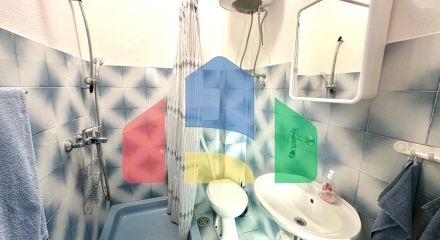 Дом в Сутоморе с 4 апартаментами и прекрасным панорамным видом.