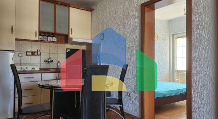 Квартира, общей площадью 57м2 , на втором этаже, в центральной части Сутоморе, ниже магистрали.