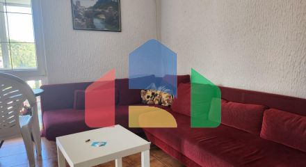 Квартира, общей площадью 57м2 , на втором этаже, в центральной части Сутоморе, ниже магистрали.