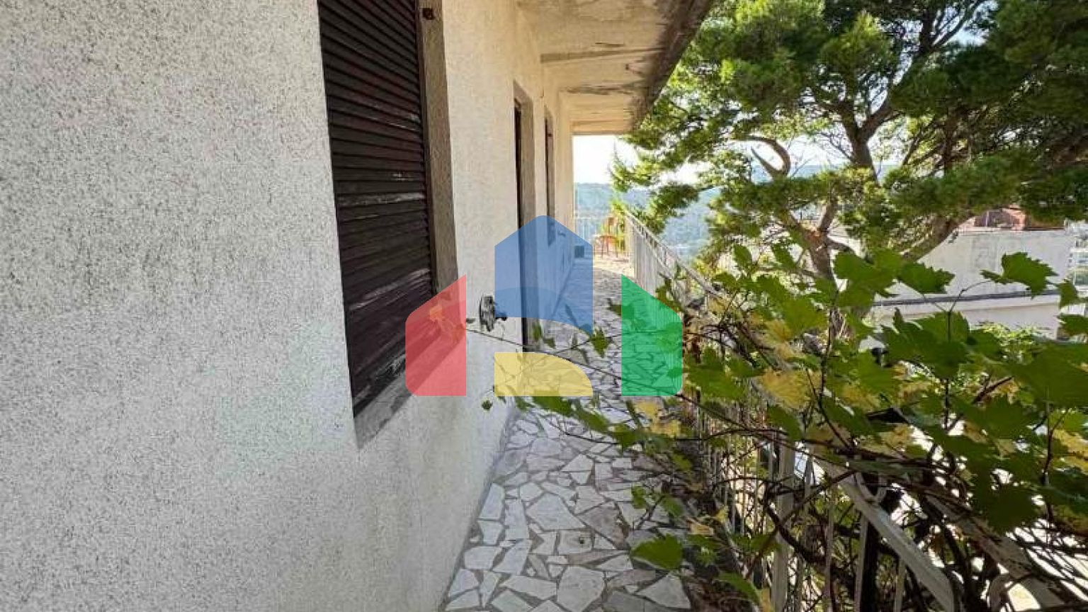 Дом под ремонт с видом на море, Сутоморе, 183 м²