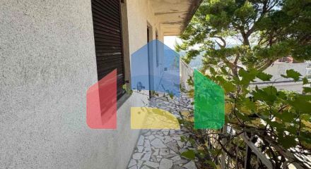 Дом под ремонт с видом на море, Сутоморе, 183 м²