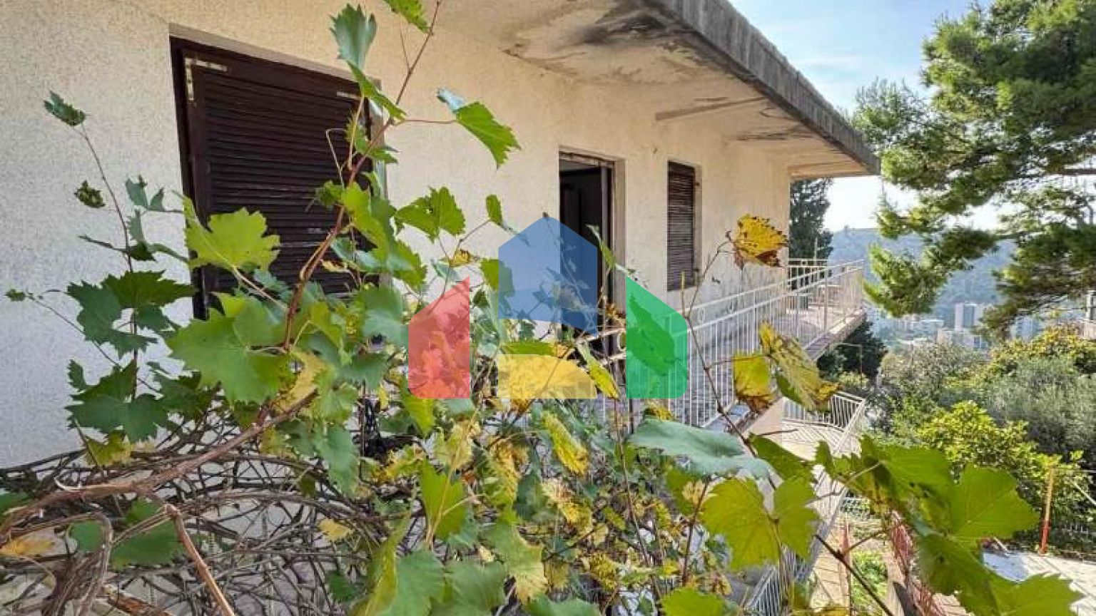 Дом под ремонт с видом на море, Сутоморе, 183 м²