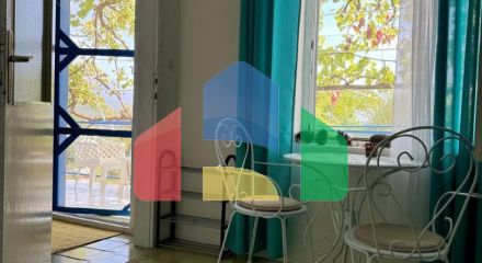 Уютный таунхаус с террасой и видом на море в Сутоморе