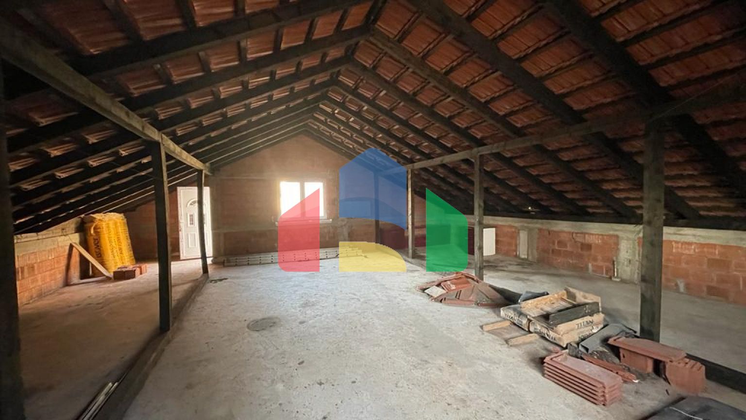 Продается дом с видом на море в туристическом поселке Сутоморе, район Горелац