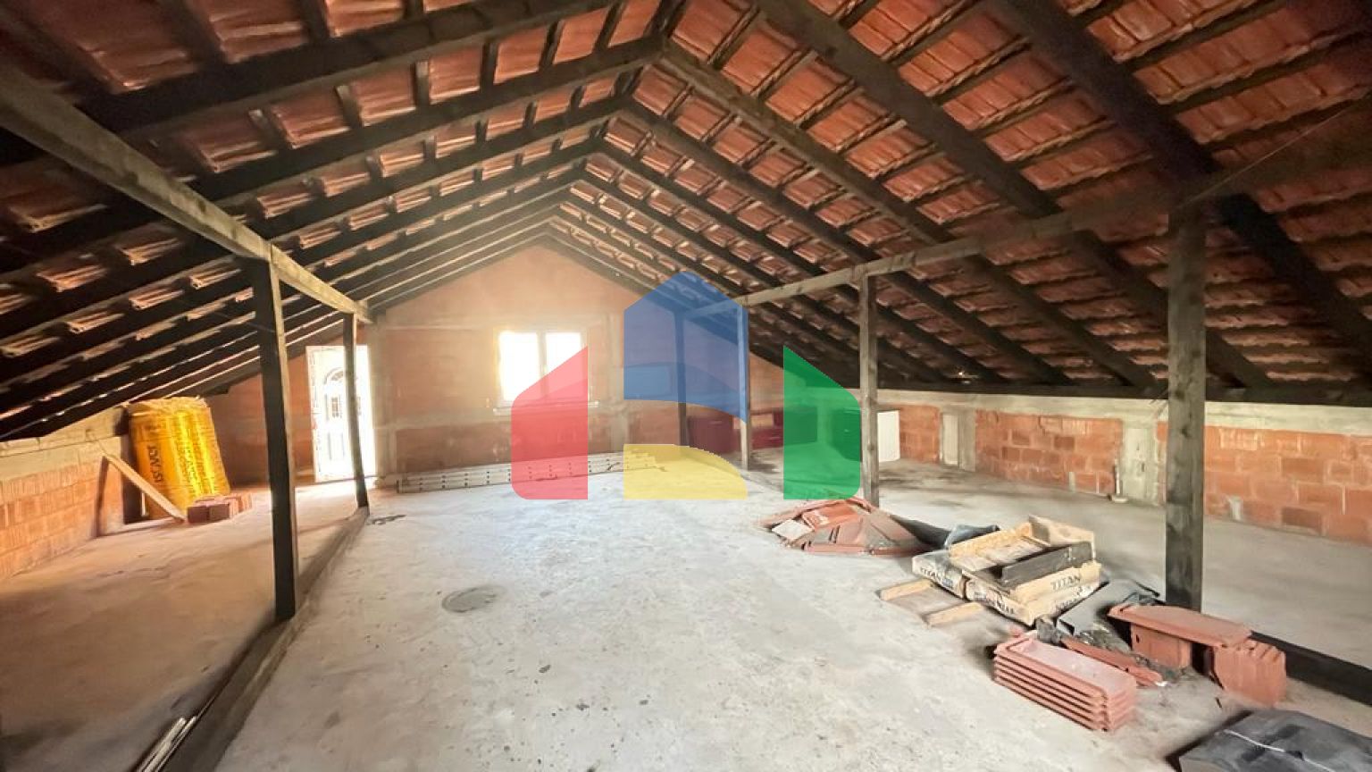 Продается дом с видом на море в туристическом поселке Сутоморе, район Горелац