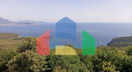 Продается просторный 4-этажный дом с панорамным видом на море в Сутоморе (Заградже)
