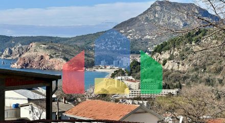 Дом в Сутоморе с 2 апартаментами и видом на море.