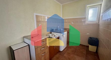 Дом в Сутоморе с 2 апартаментами и видом на море.