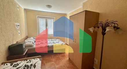 Дом в Сутоморе с 2 апартаментами и видом на море.