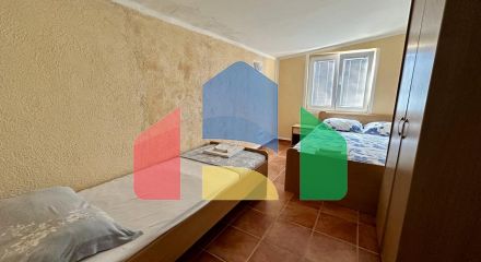 Дом в Сутоморе с 2 апартаментами и видом на море.