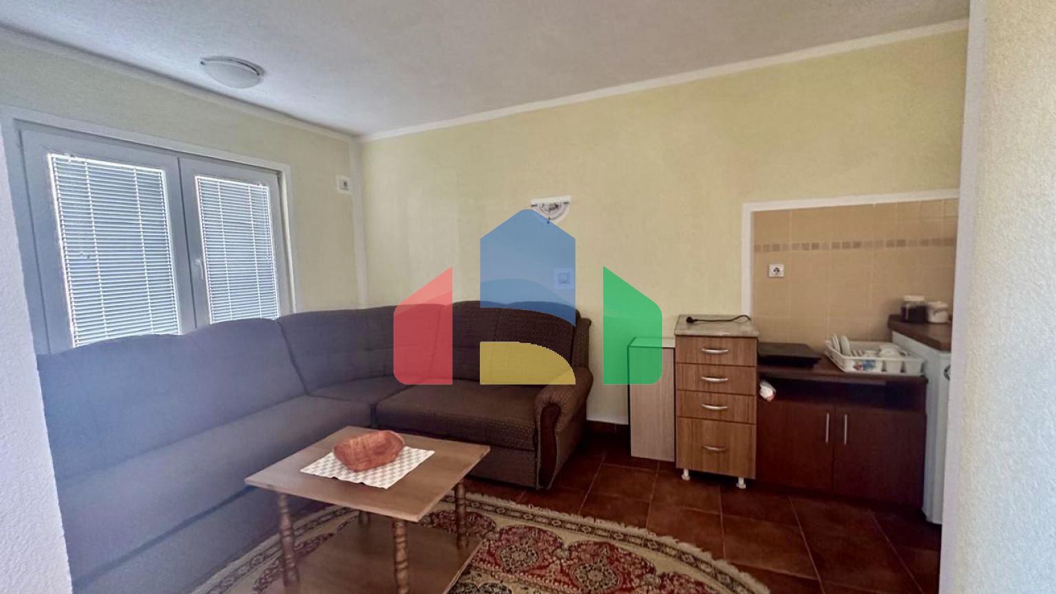 Дом в Сутоморе с 2 апартаментами и видом на море.