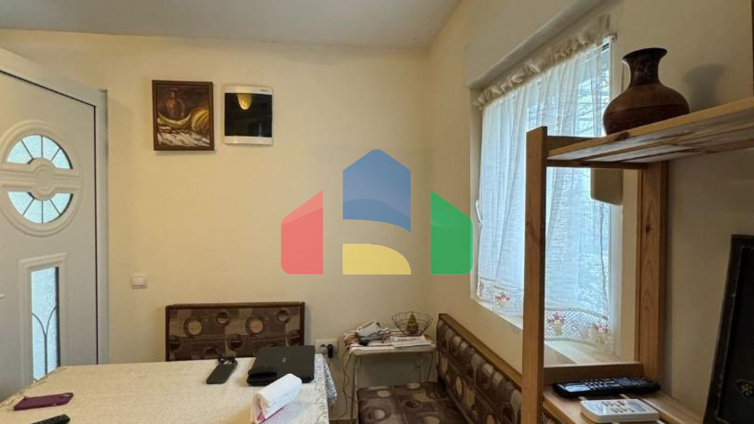 Просторный дом и апартаменты для аренды в Сутоморе.