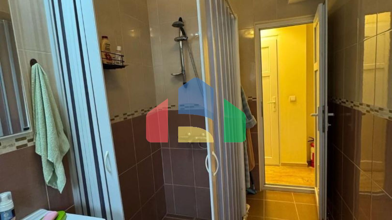 Просторный дом и апартаменты для аренды в Сутоморе.