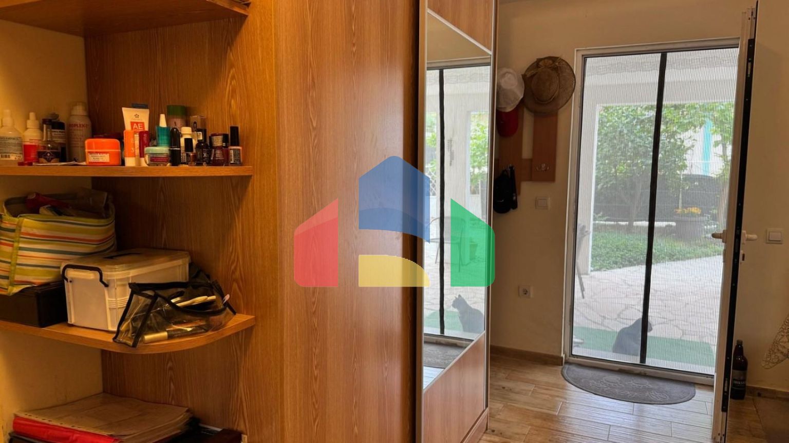 Просторный дом и апартаменты для аренды в Сутоморе.