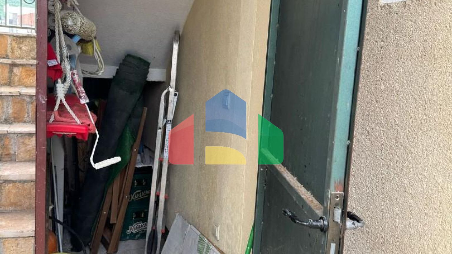 Просторный дом и апартаменты для аренды в Сутоморе.