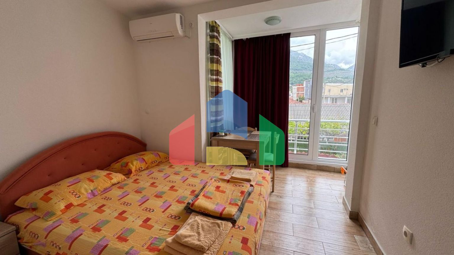 Просторный дом и апартаменты для аренды в Сутоморе.