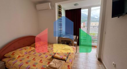 Просторный дом и апартаменты для аренды в Сутоморе.