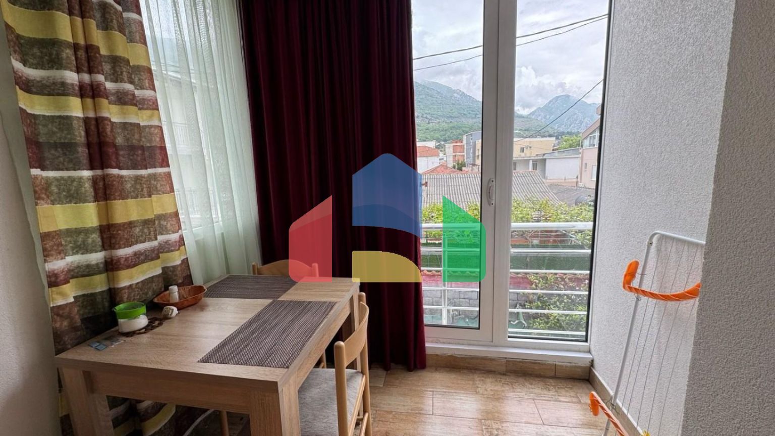 Просторный дом и апартаменты для аренды в Сутоморе.