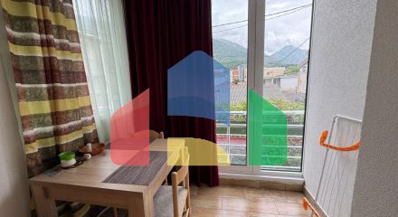 Просторный дом и апартаменты для аренды в Сутоморе.