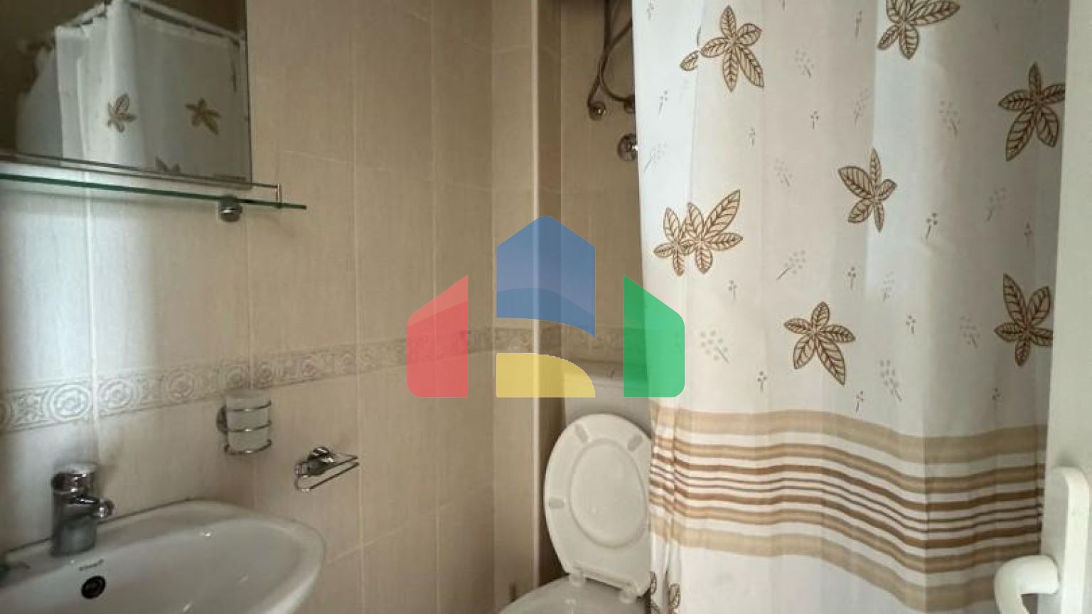 Просторный дом и апартаменты для аренды в Сутоморе.