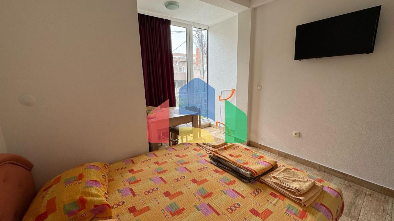 Просторный дом и апартаменты для аренды в Сутоморе.