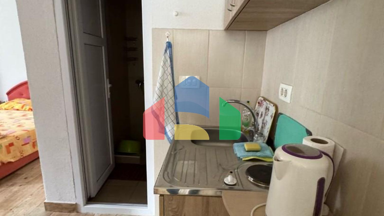 Просторный дом и апартаменты для аренды в Сутоморе.