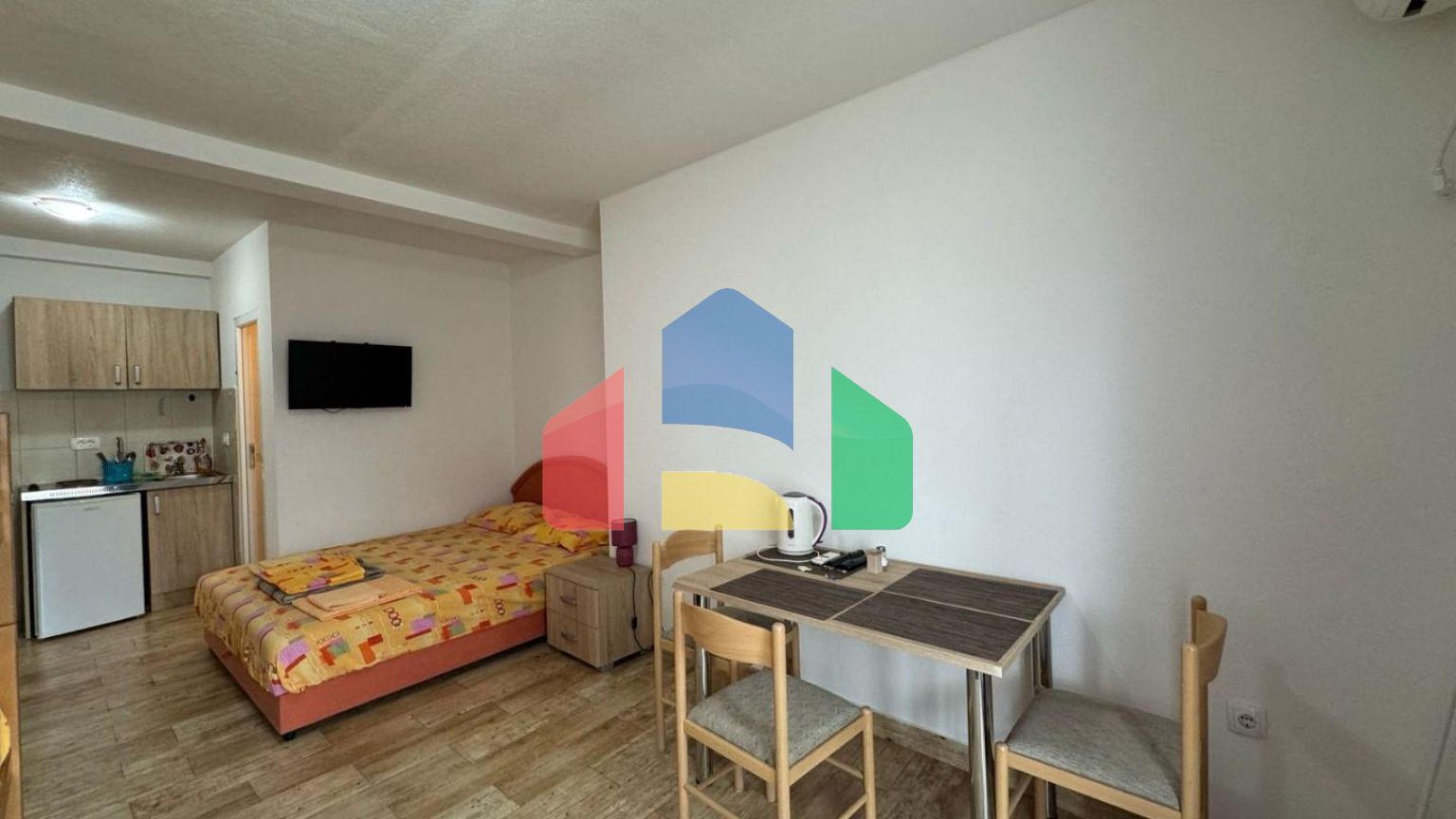 Просторный дом и апартаменты для аренды в Сутоморе.