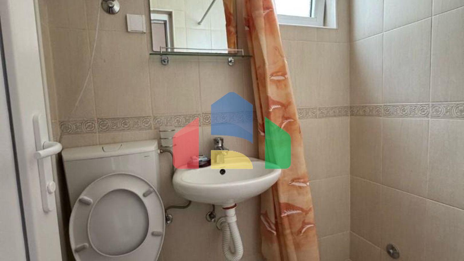 Просторный дом и апартаменты для аренды в Сутоморе.