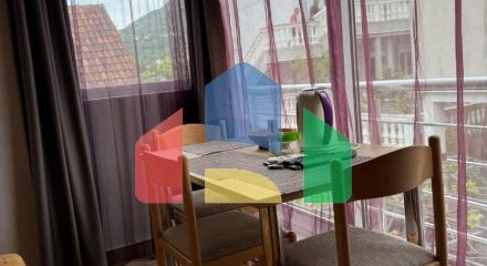 Просторный дом и апартаменты для аренды в Сутоморе.