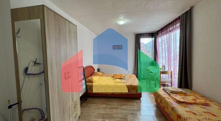 Просторный дом и апартаменты для аренды в Сутоморе.