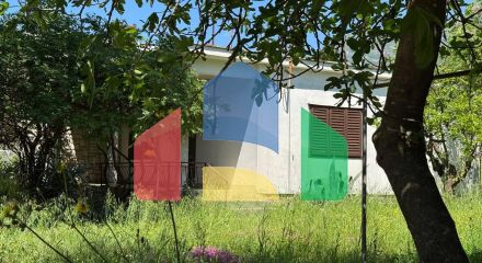СУТОМОРЕ. ДОМ С ГАРАЖОМ И УЧАСТКОМ. 170 000 €
