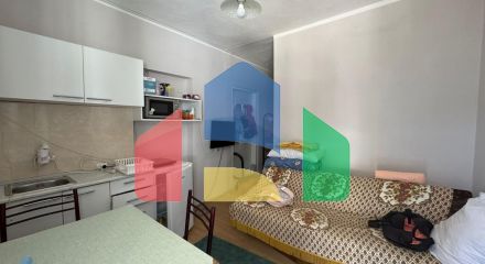 Продаётся этаж дома с двумя апартаментами в Сутоморе ниже магистрали