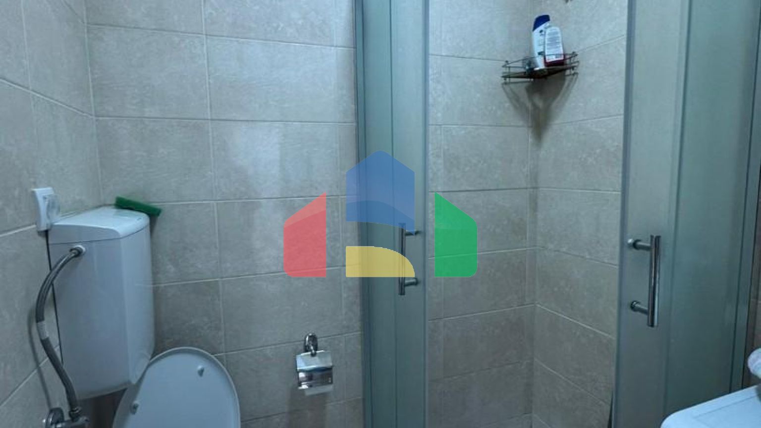 Продаётся этаж дома с двумя апартаментами в Сутоморе ниже магистрали