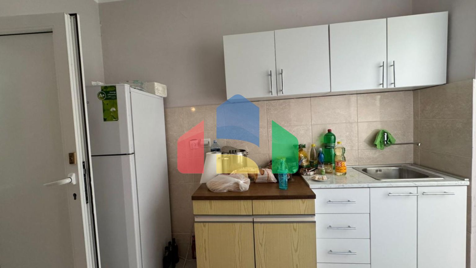 Продаётся этаж дома с двумя апартаментами в Сутоморе ниже магистрали