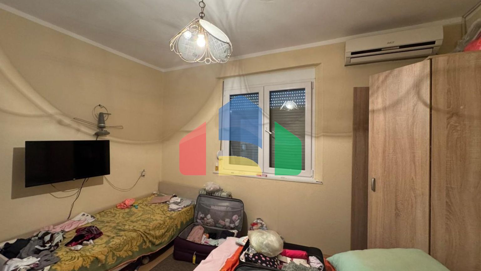 Продаётся этаж дома с двумя апартаментами в Сутоморе ниже магистрали