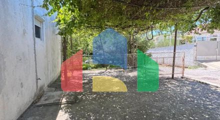 Продаётся этаж дома с двумя апартаментами в Сутоморе ниже магистрали