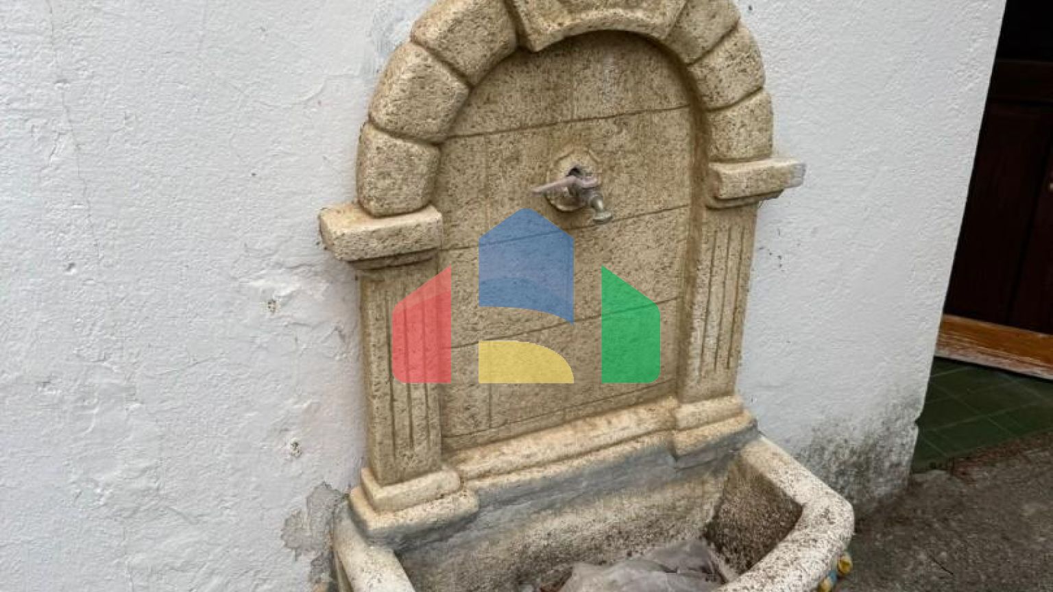 Небольшой дом с участком в Сутоморе